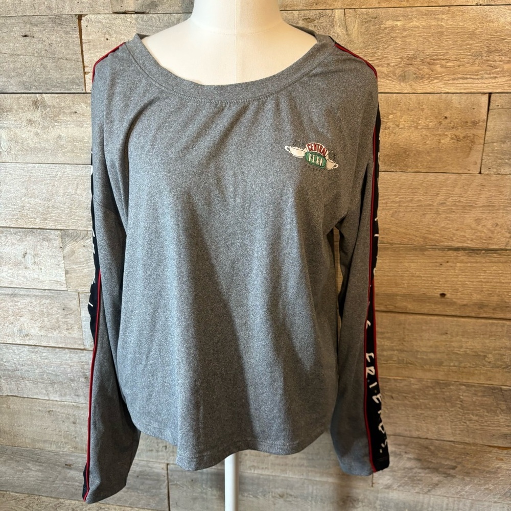 🛍️3/$30 Friends Central Perk women’s long sleeved grey shirt in size medium